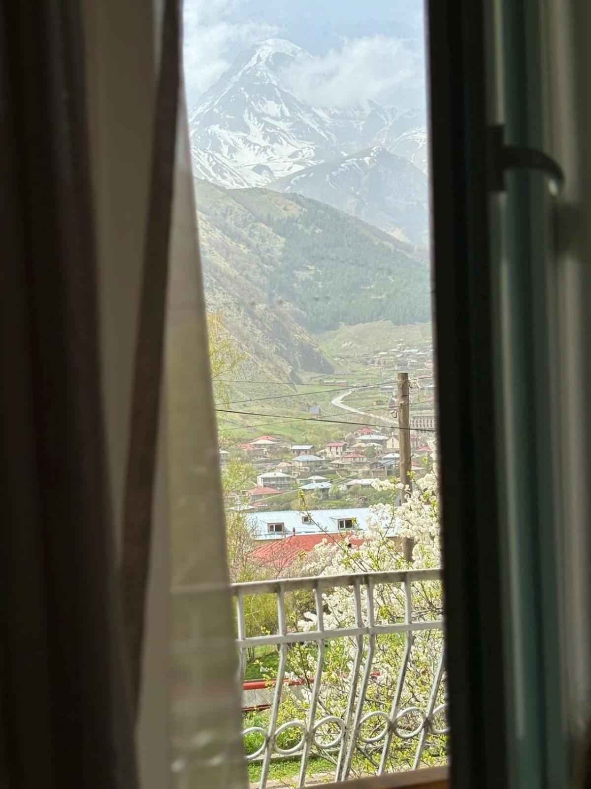 Geo Inn Kazbegi Exterior photo